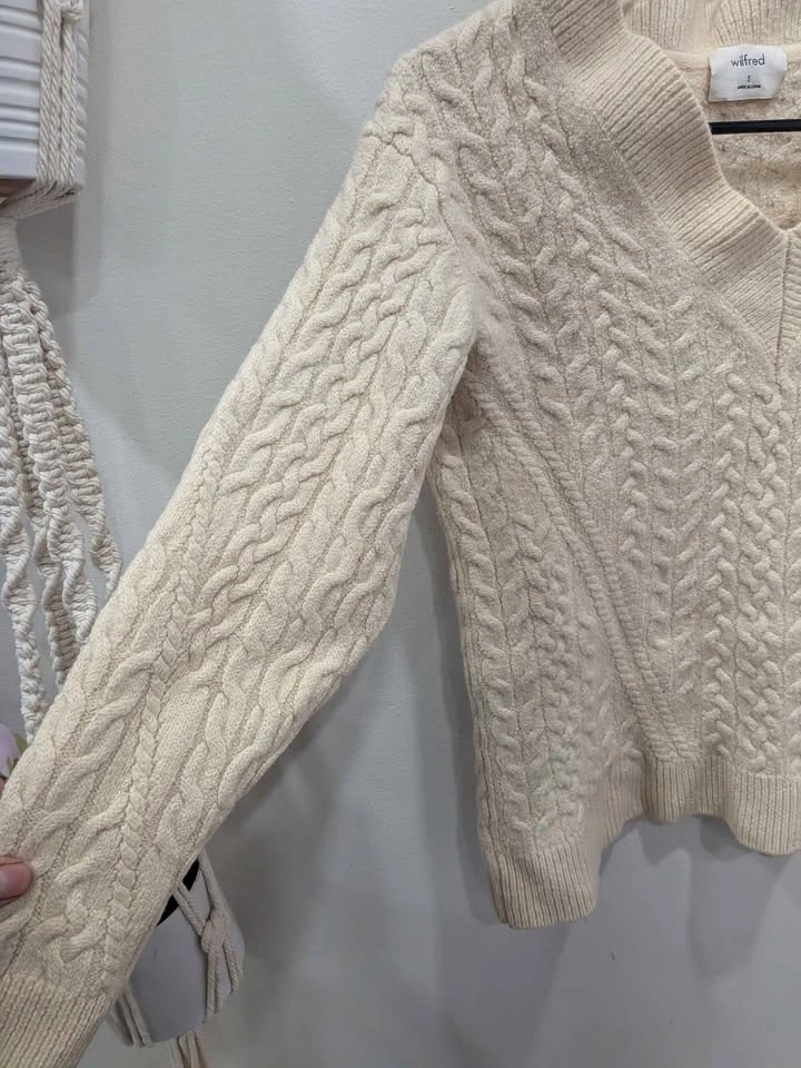Wilfred 100% merino wool Cream Cable Knit V-Neck Sweater - photo 4