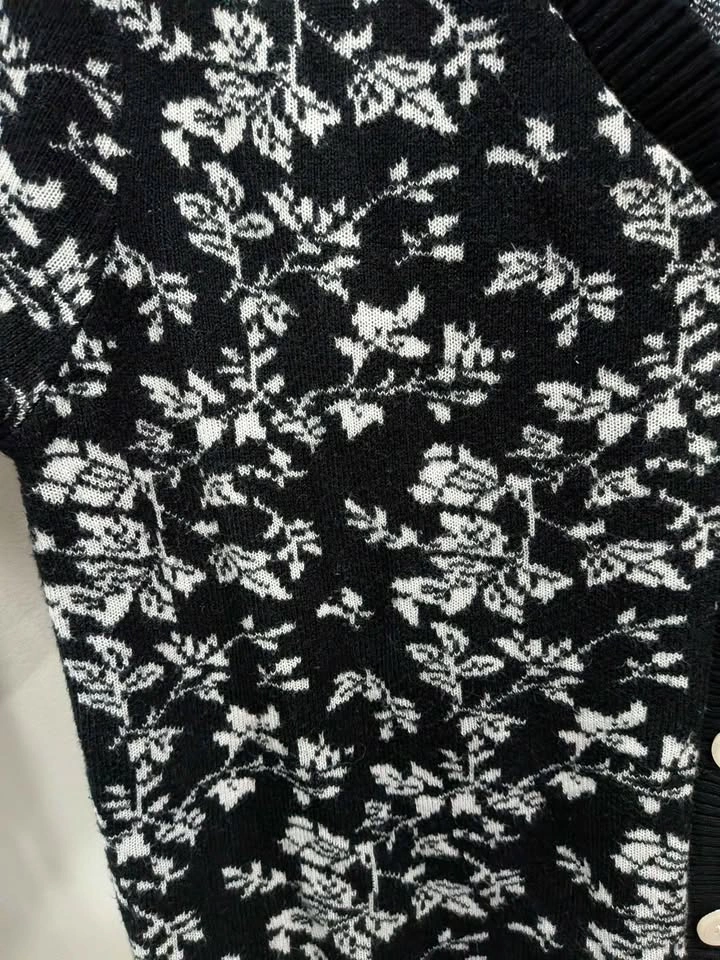 Beautiful button up half sleeve designer sweater - photo 4