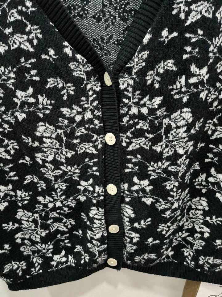 Beautiful button up half sleeve designer sweater - photo 5