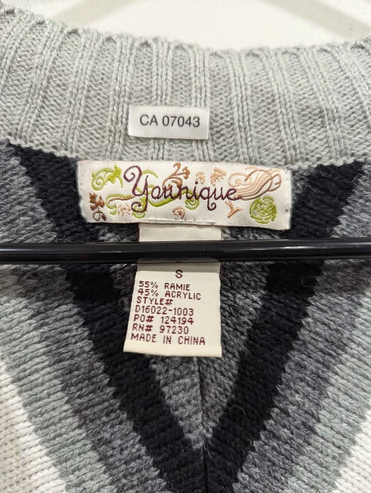 Younique antique inside out sweater poncho - photo 2
