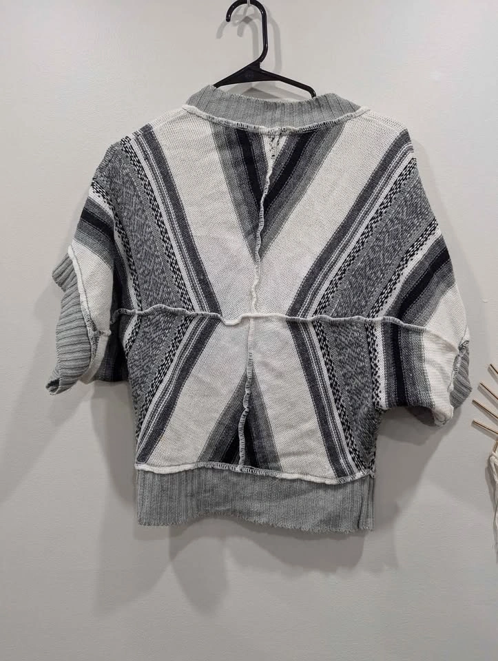 Younique antique inside out sweater poncho - photo 3