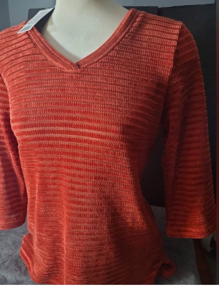 FDJ V-neck Spice Knit Top Woman's Size M soft stretchy - photo 2