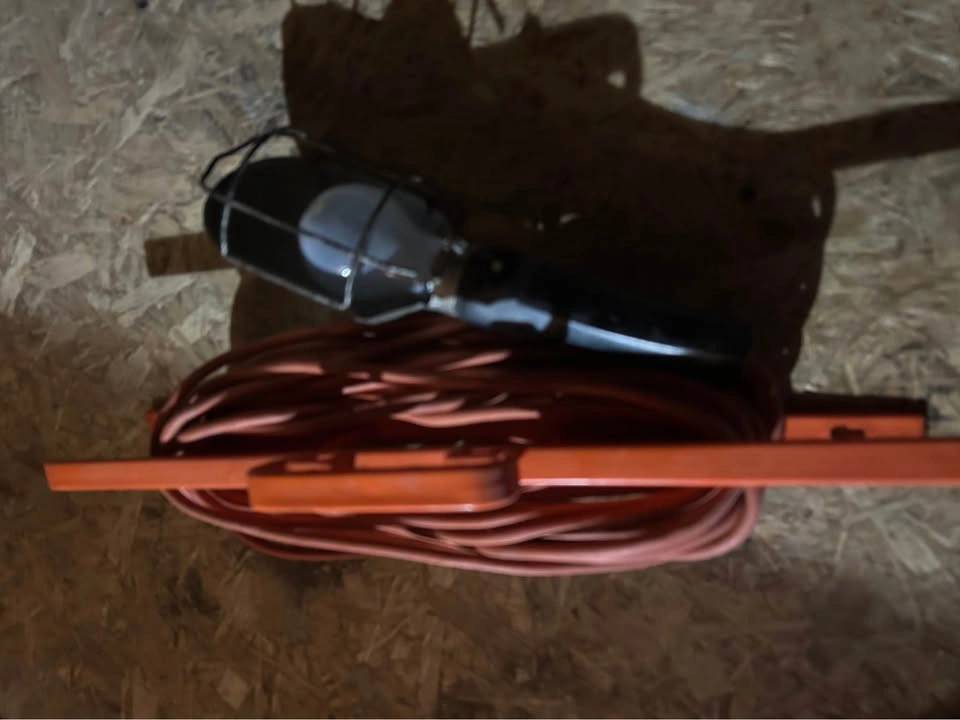 Pair of Incandescent Work Lights with Extension Cords - photo 2