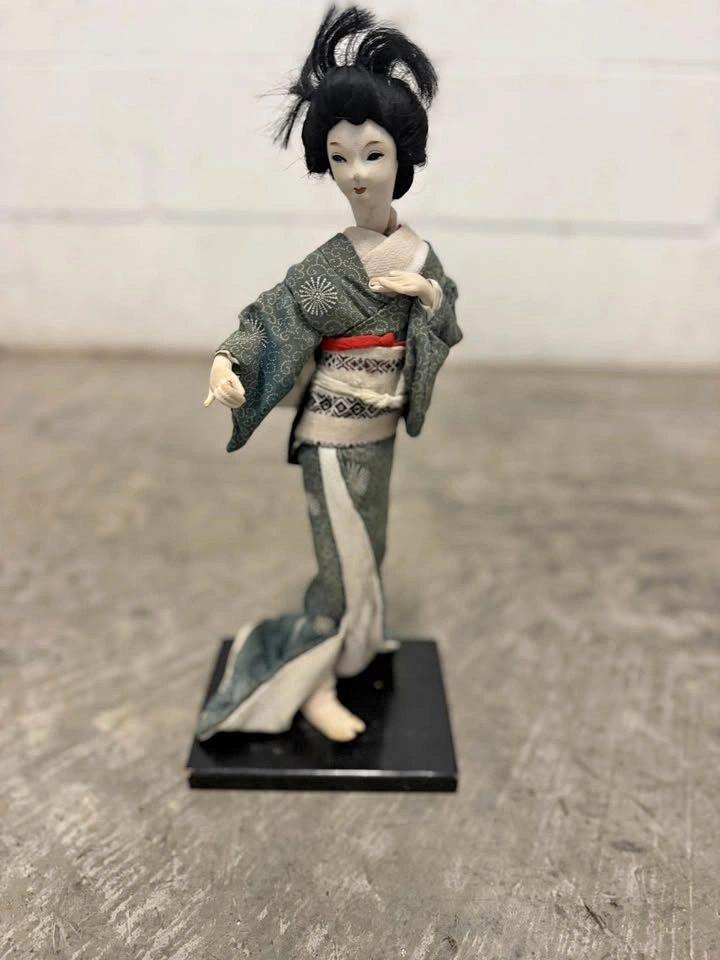 Vintage Japanese Doll Kimono Geisha Maiko Shamisen Figurine