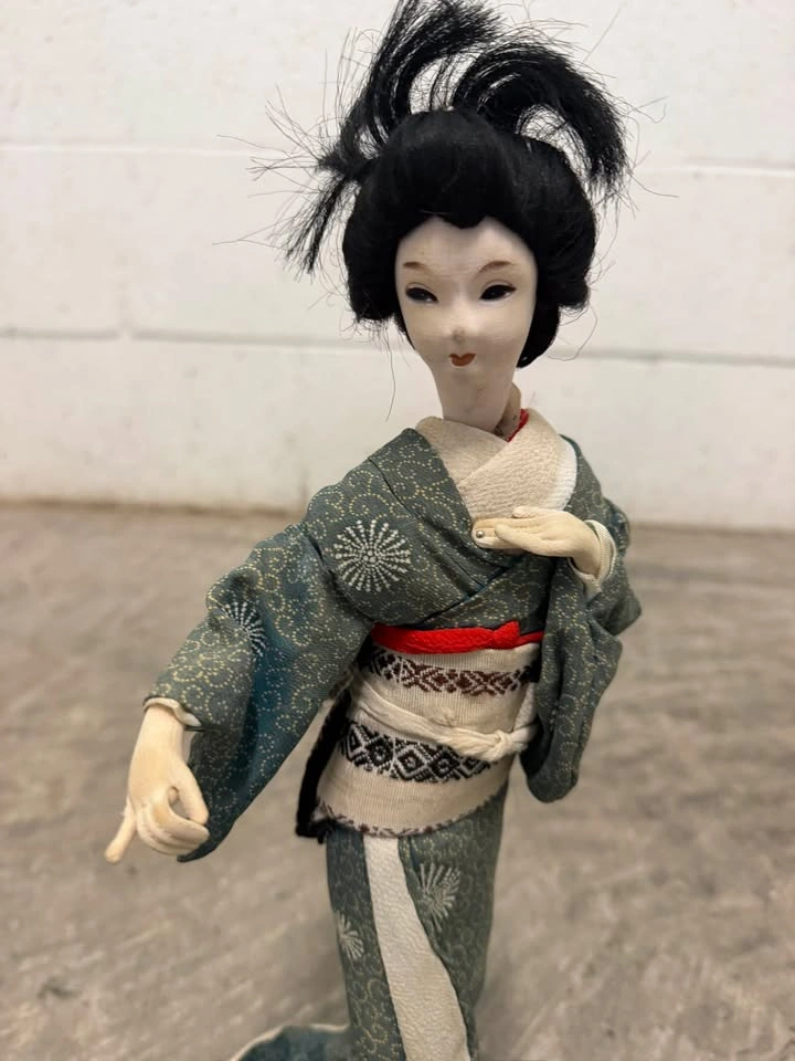 Vintage Japanese Doll Kimono Geisha Maiko Shamisen Figurine - photo 2