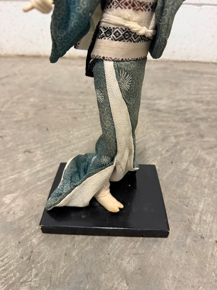 Vintage Japanese Doll Kimono Geisha Maiko Shamisen Figurine - photo 3