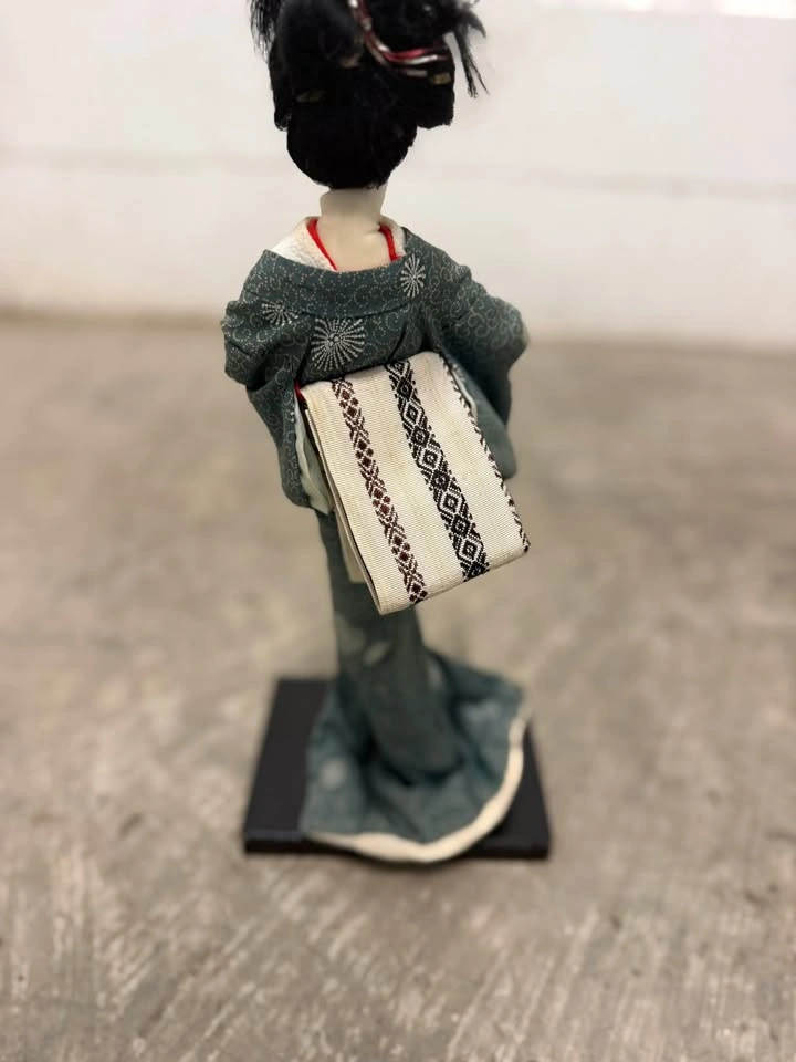 Vintage Japanese Doll Kimono Geisha Maiko Shamisen Figurine - photo 5
