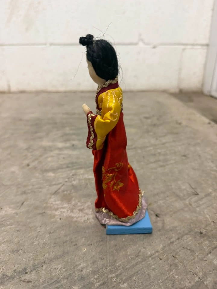 Vintage Chinese Silk Doll in Traditional Hanfu - photo 5