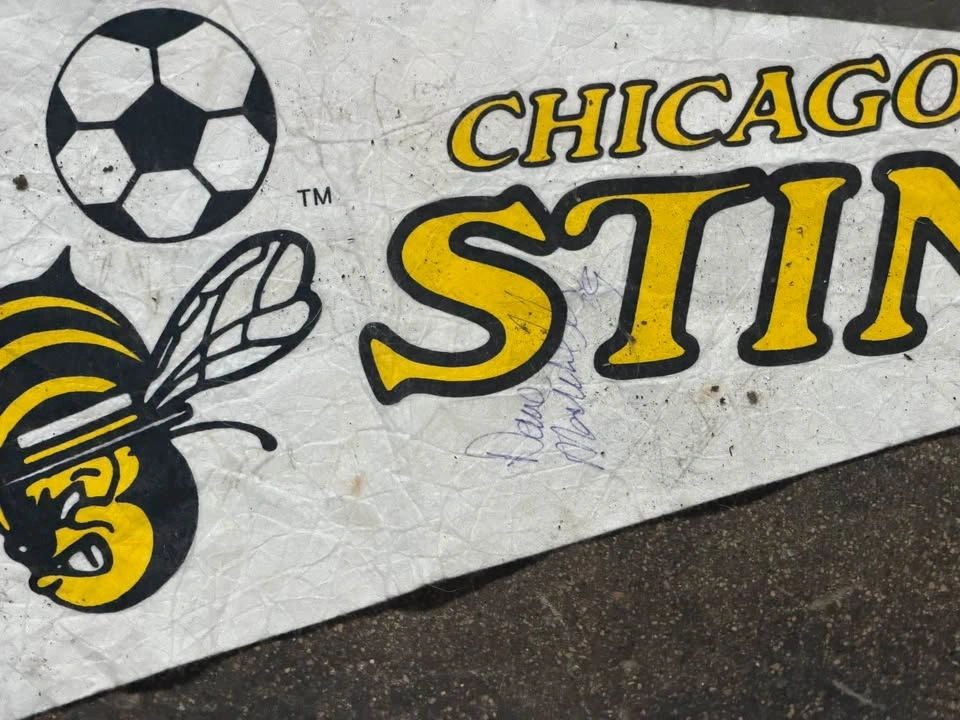 Autographed Vintage Chicago Sting Soccer Pennant - photo 2