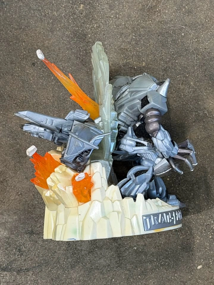 Hasbro 2007 Transformers Megatron Collectible Display Figurine - photo 3