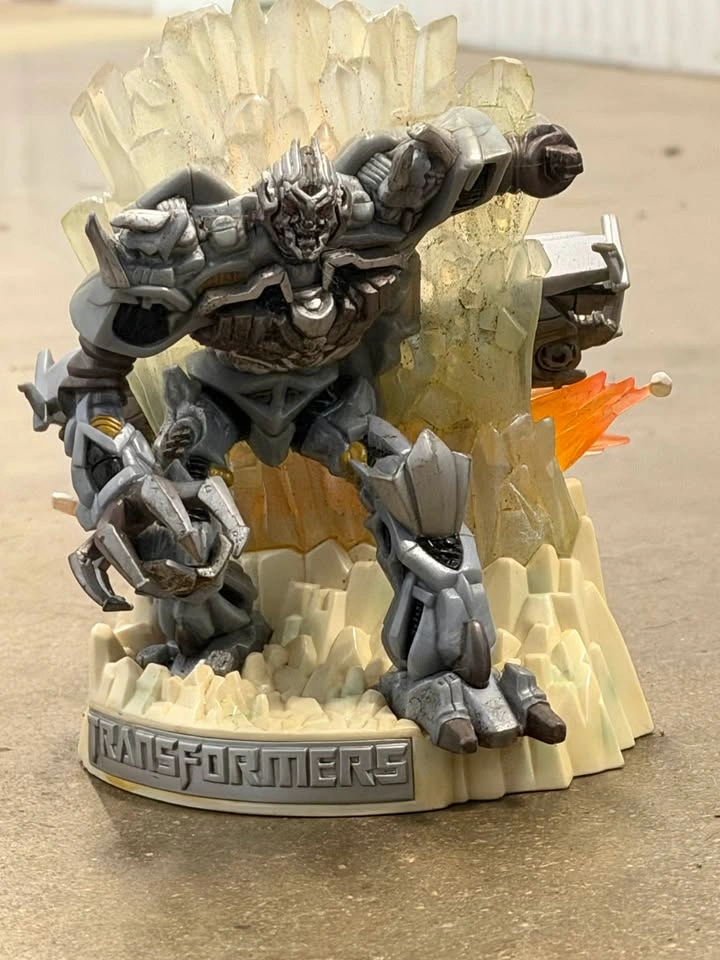 Hasbro 2007 Transformers Megatron Collectible Display Figurine - photo 5