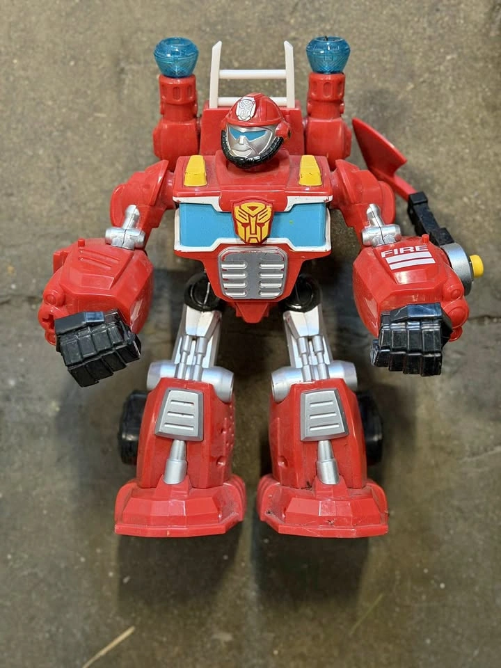 Playskool Heroes Transformers Rescue Bots Heatwave the Fire-Bot