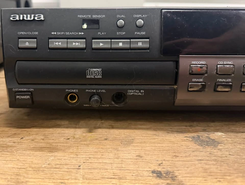 Aiwa XC-RW700 CD/CD Recorder - photo 2