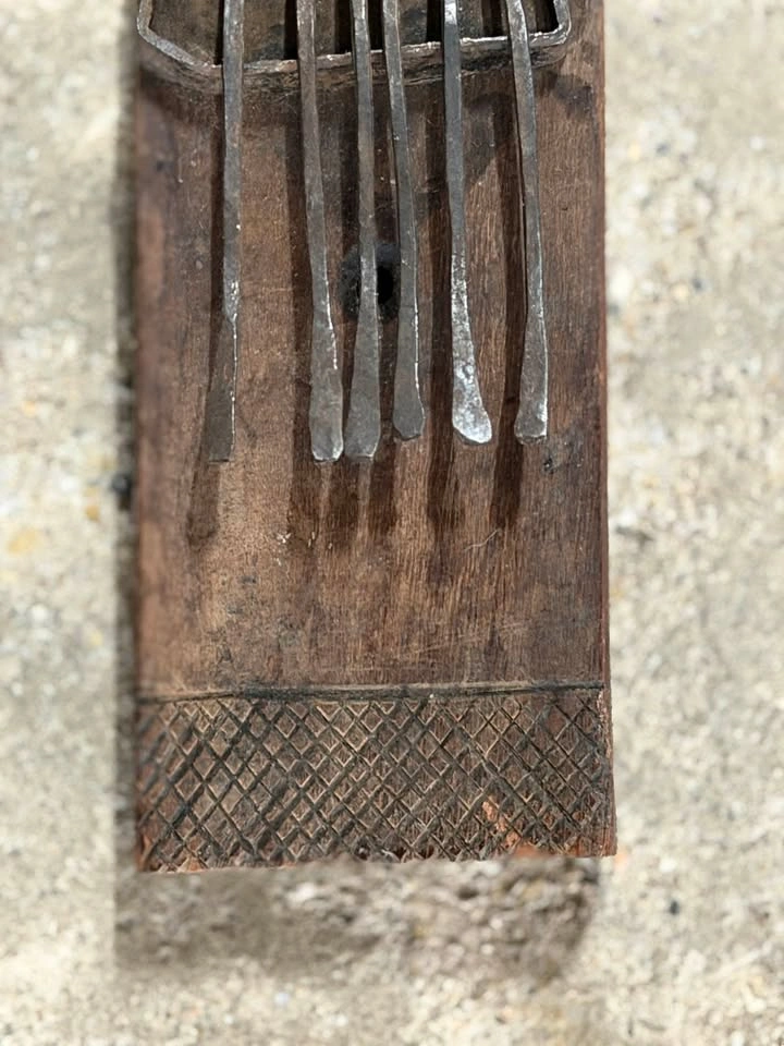 Vintage Hand-Carved African Kalimba Thumb Piano - photo 4