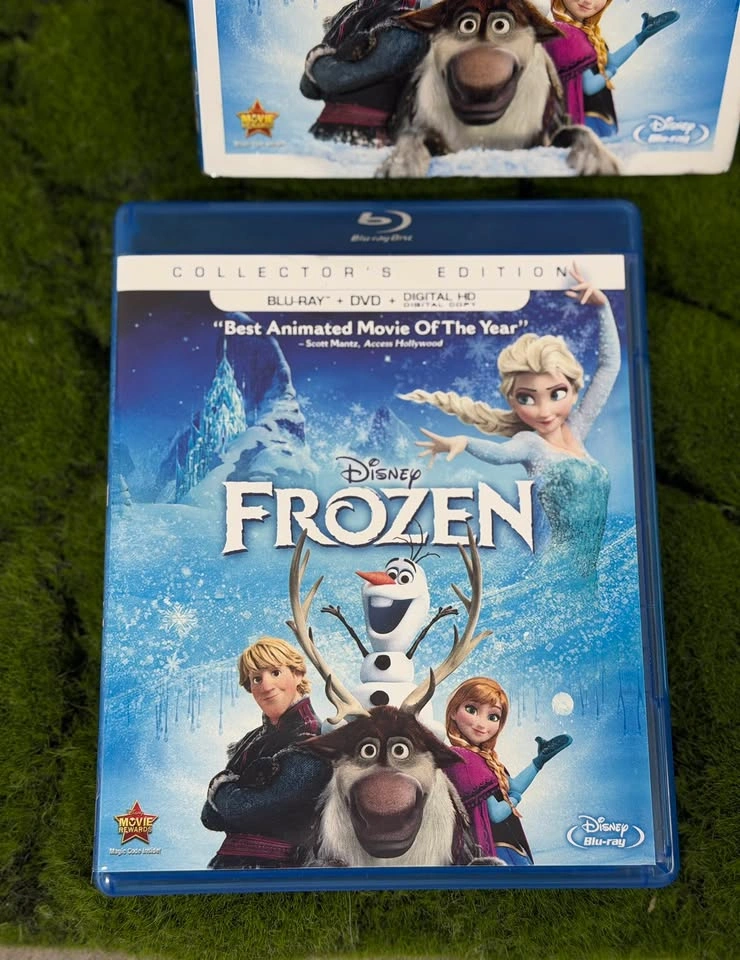 Disney Frozen Collector's Edition Blu-ray + DVD - photo 3