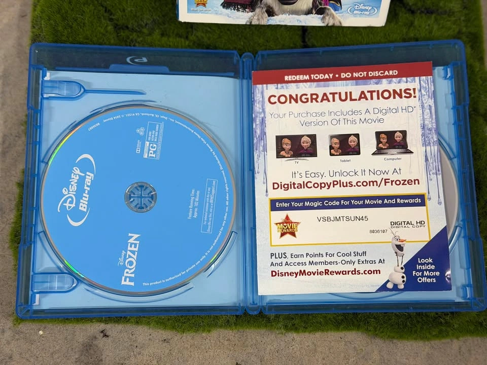 Disney Frozen Collector's Edition Blu-ray + DVD - photo 4