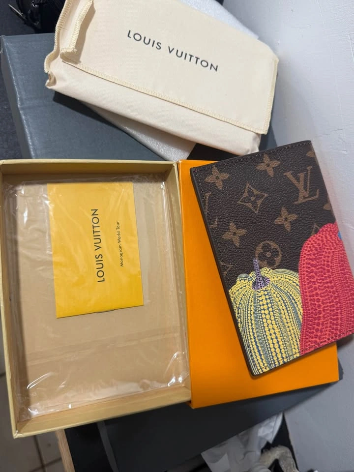 LV passport protection cover - photo 2
