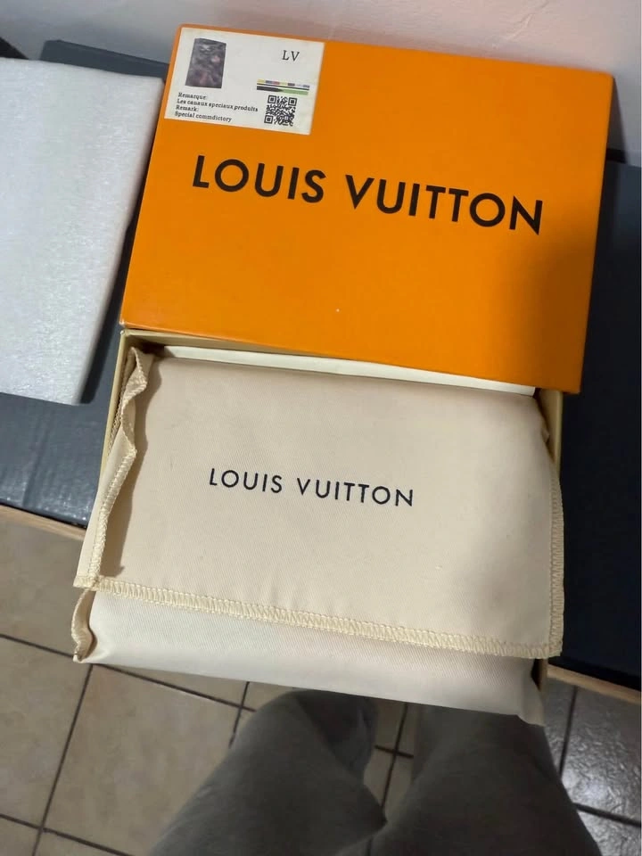 LV passport protection cover - photo 3