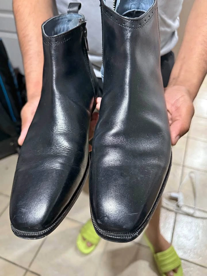 Black formal shoes