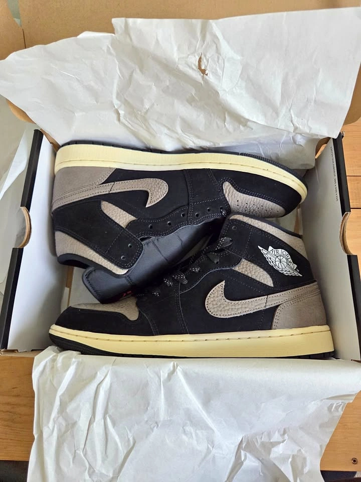 Brand New Nike Air Jordan 1 Mid SE Black/Olive Grey Mens 9