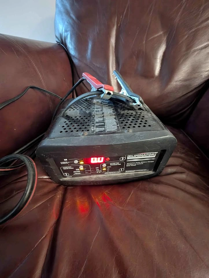 MotoMaster Eliminator Workshop Series Battery Charger 125A