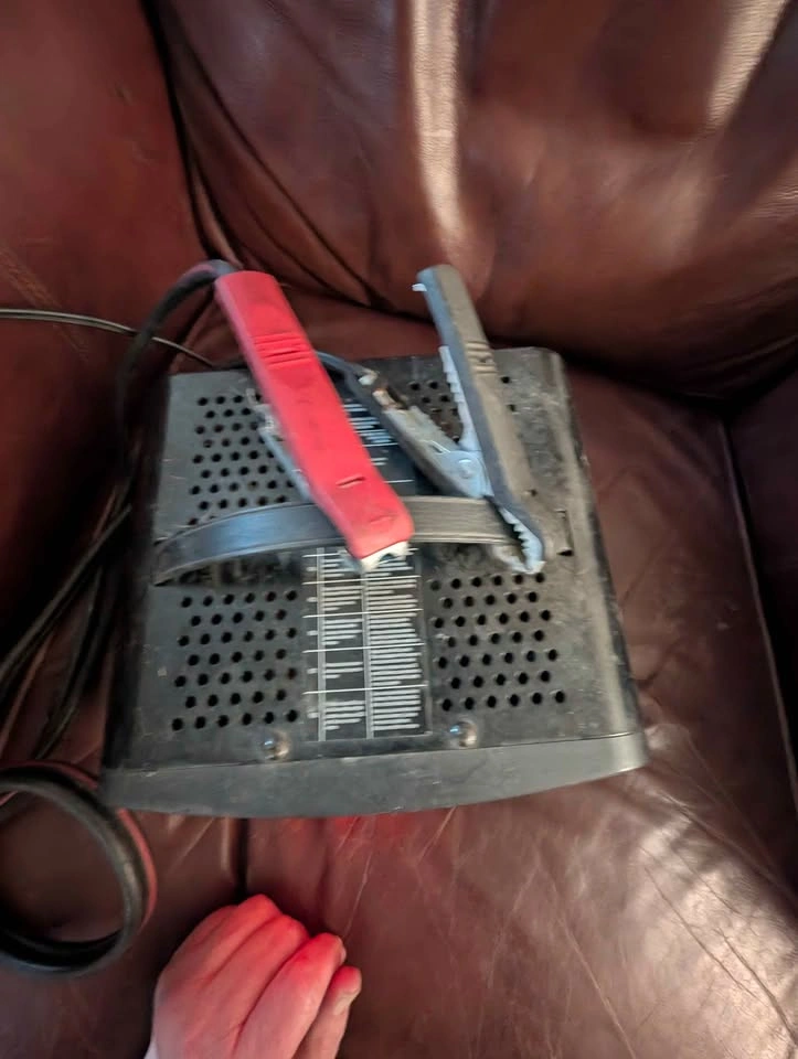 MotoMaster Eliminator Workshop Series Battery Charger 125A - photo 3