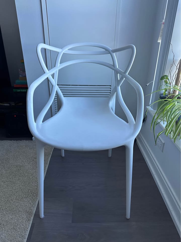 White Dining Table & 2 Chairs (Structube) - photo 2