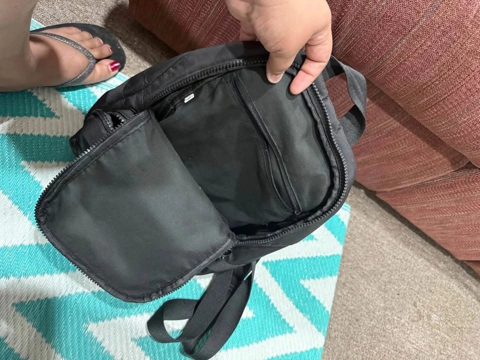 Small black bag or backpack - photo 3