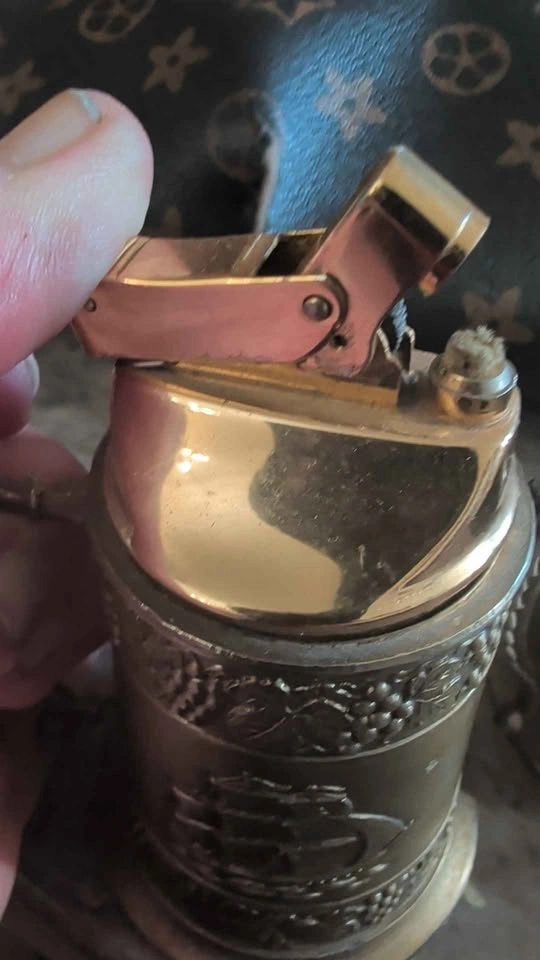 Vintage Beer Stein Table Lighters - Set of 2 - photo 3