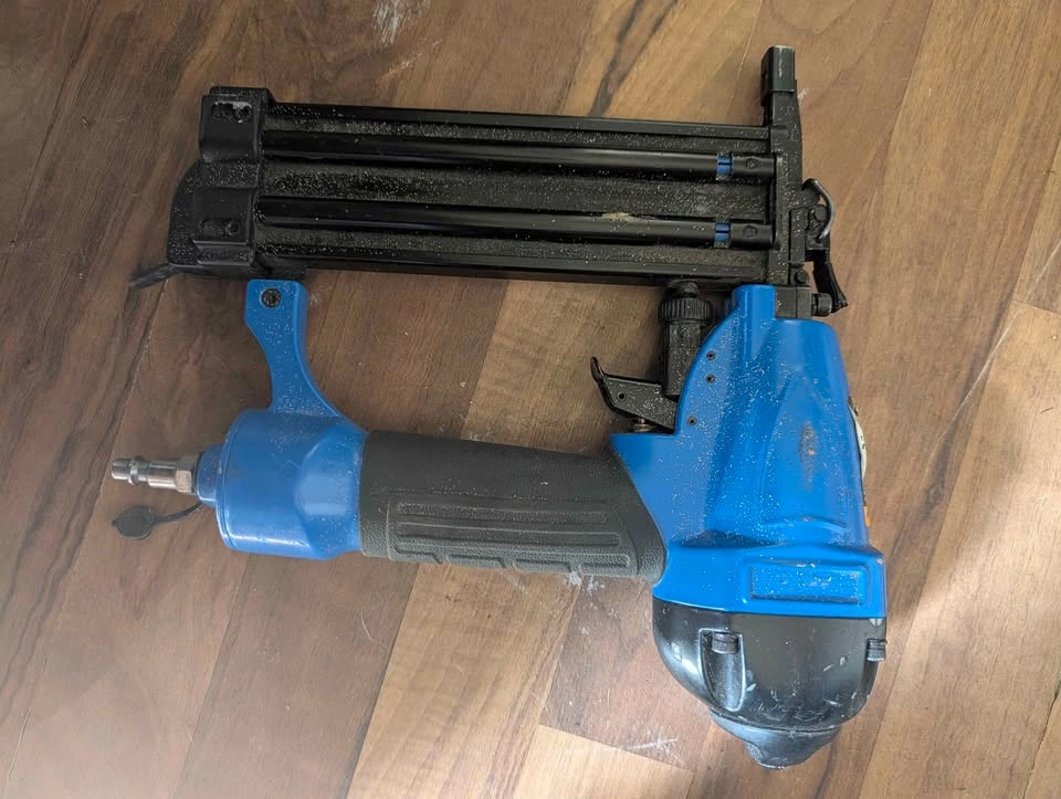 Mastercraft 18-Gauge Brad Nailer - photo 3
