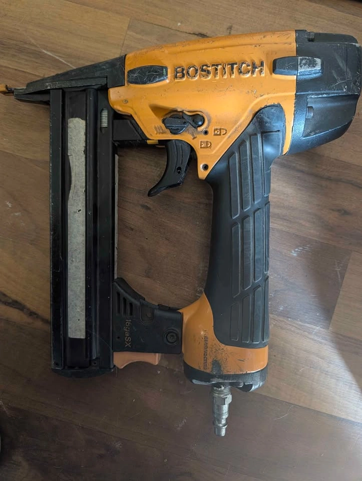 Mastercraft 18-Gauge Brad Nailer - photo 4