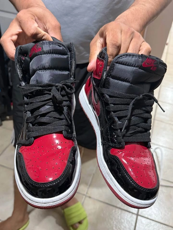 Nike red and black shoes - photo 2