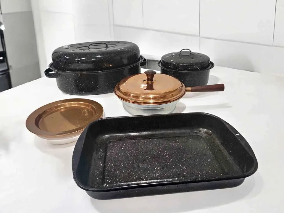 Set of 8 Kitchenware Enamelware & Copper Roasting Pans thumbnail