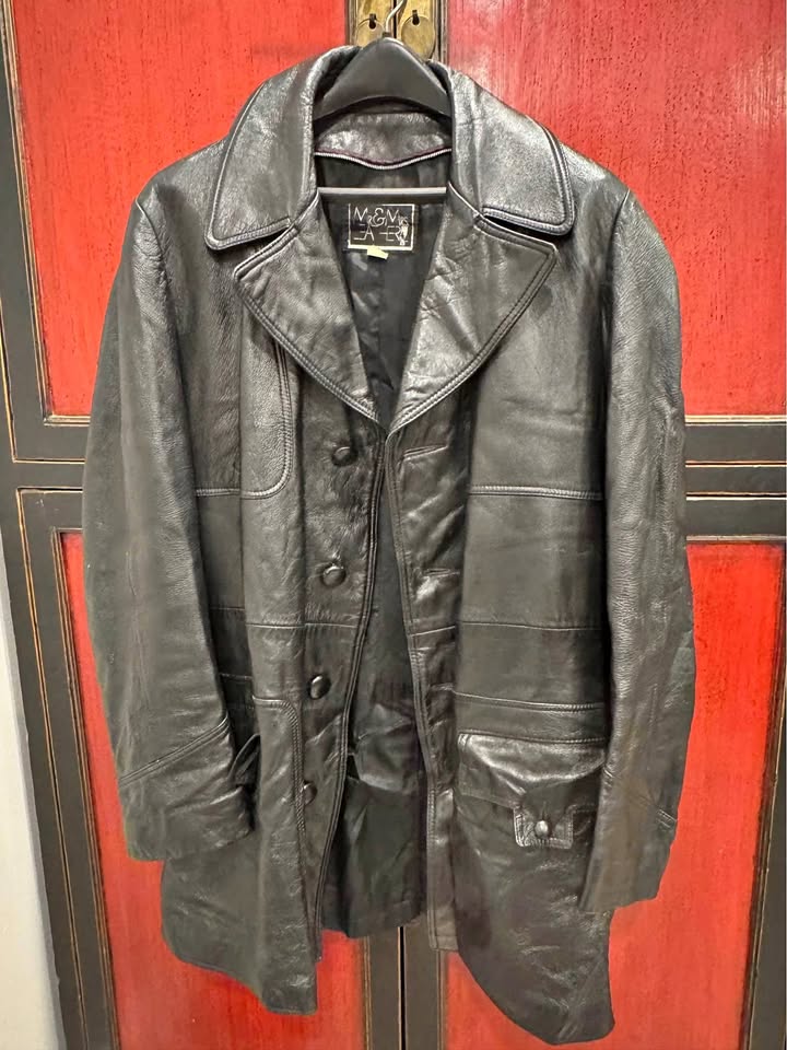 Vintage black leather jacket- Men’s large (2/3 length)