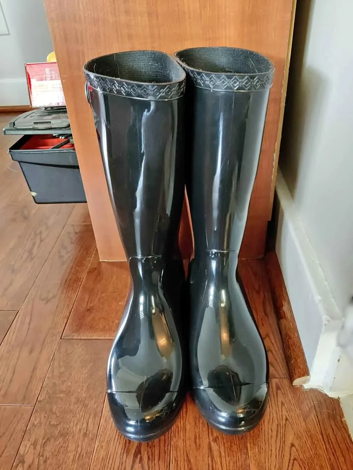UGG Rubber Rain Boots Black - size 9 US thumbnail