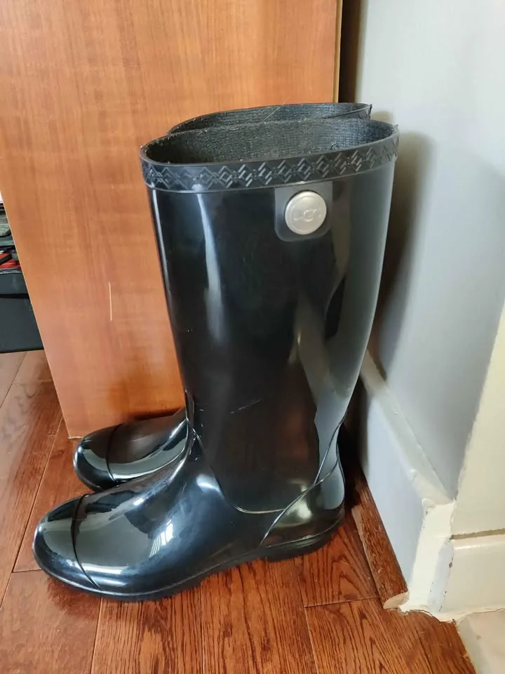UGG Rubber Rain Boots Black - size 9 US image indicator(3)