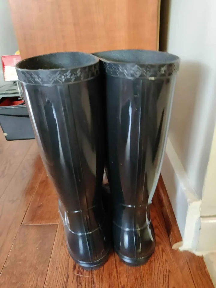 UGG Rubber Rain Boots Black - size 9 US image indicator(4)
