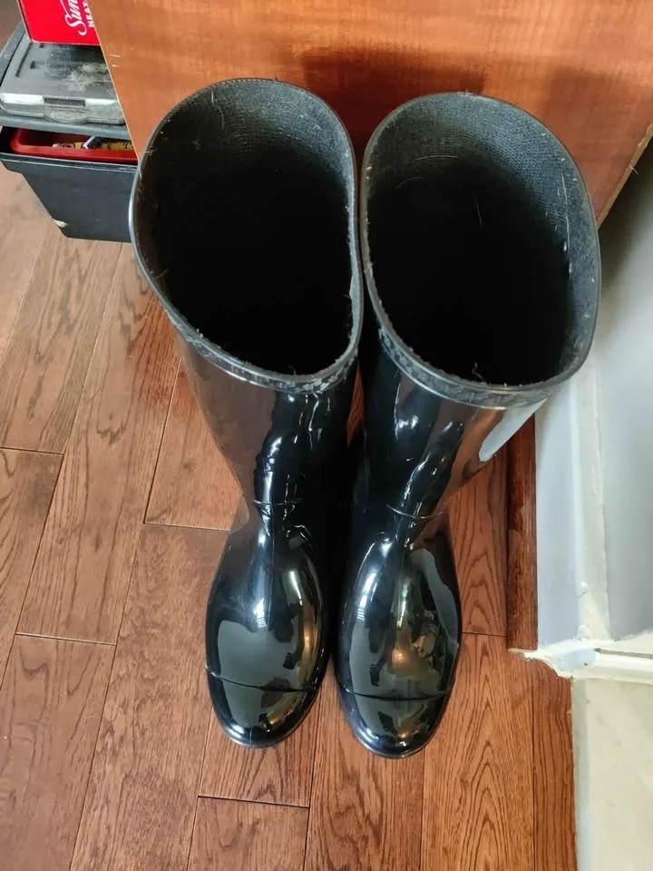 UGG Rubber Rain Boots Black - size 9 US image indicator(5)