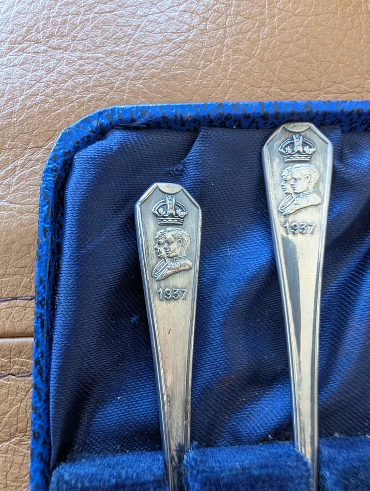 Rare 1937 Coronation George VI Silver Plated Tea Spoon Set Boxed - photo 2
