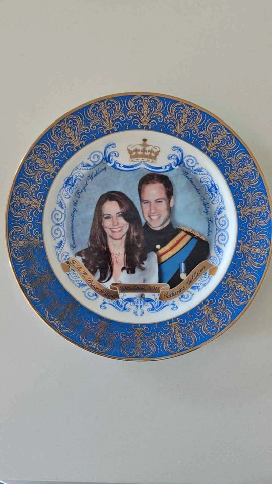 Prince William and Kate Middleton Royal Wedding Commemorative Pl