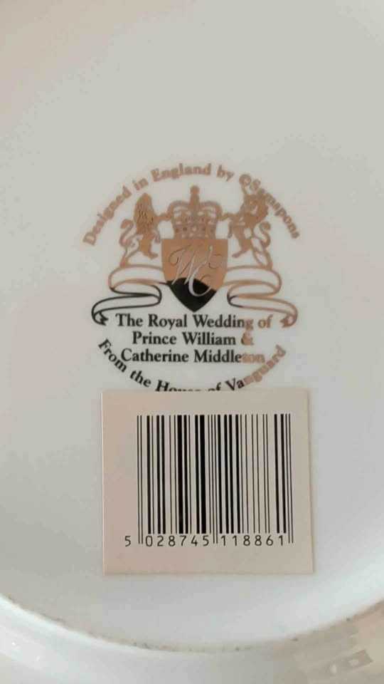 Prince William and Kate Middleton Royal Wedding Commemorative Pl - photo 2
