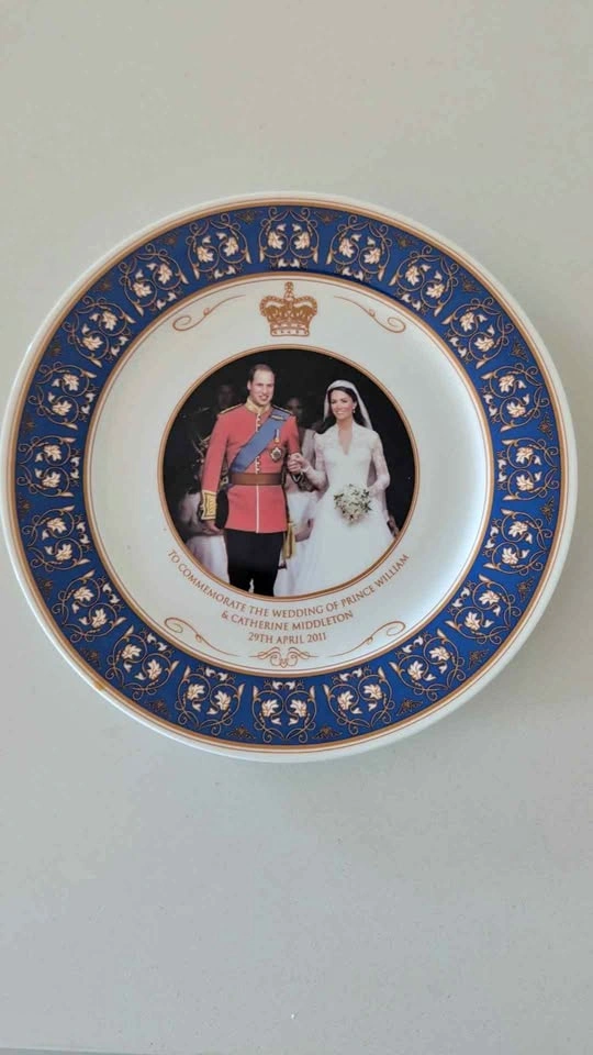 Prince William & Kate Middleton Royal Wedding Commemorative Plat