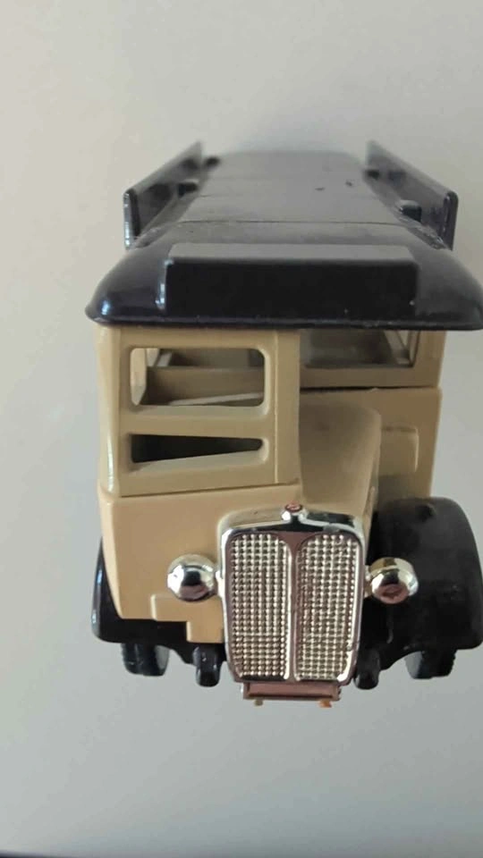 Vintage Diecast Model Bus - photo 2