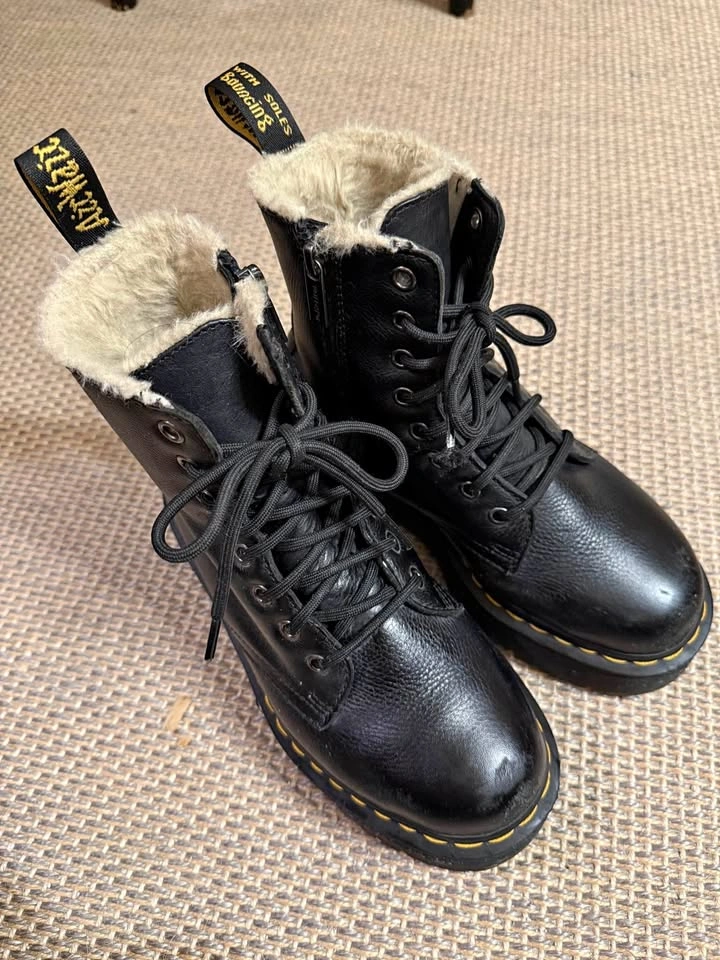 Dr. Martens Jadon FL Faux-Fur Lined Platform Boots - US 6