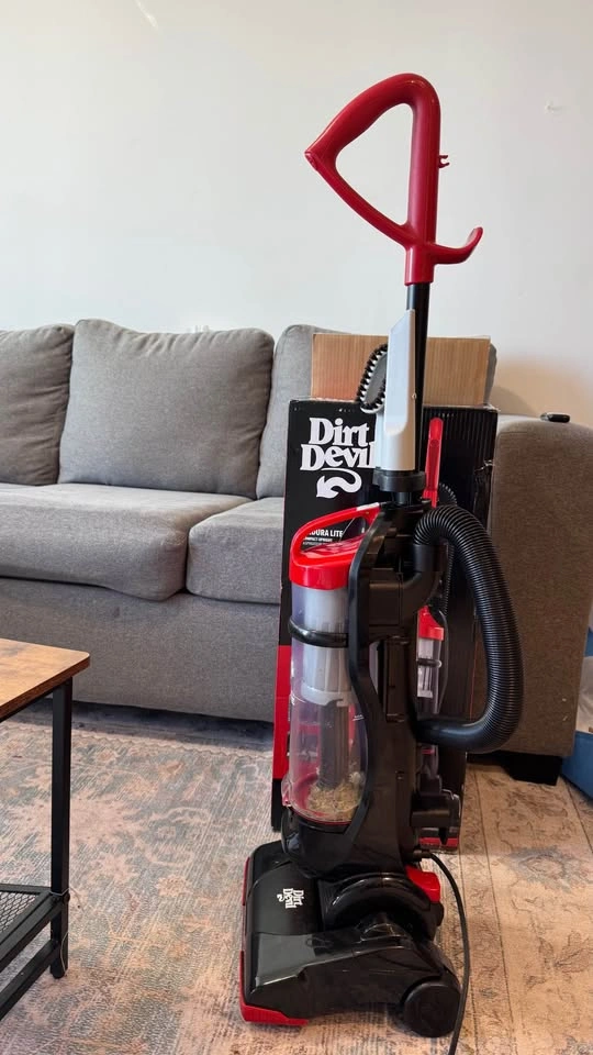 Dirt Devil Endura Lite Upright Vacuum + Accessories - photo 3