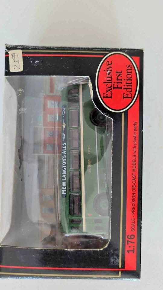 Exclusive First Editions 1:76 Scale Southern Vectis Die-Cast Bus