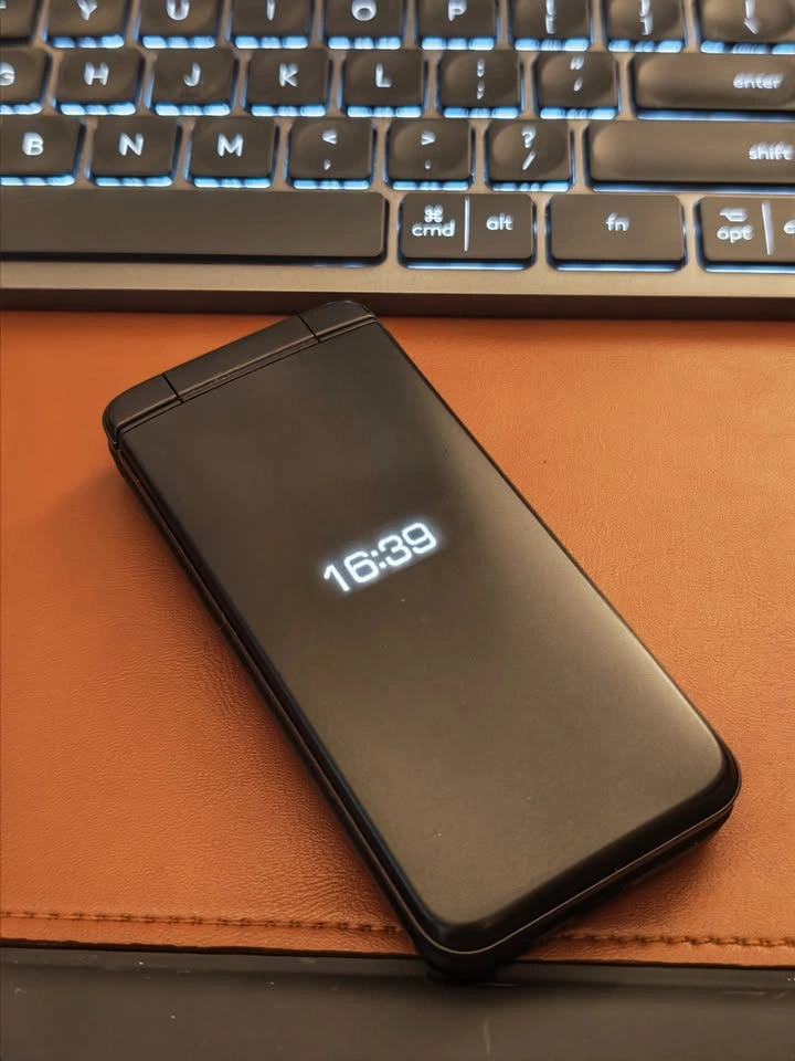 Kyocera DIGNO Keitai 4 A202KC Android 10 Flip phone - photo 2