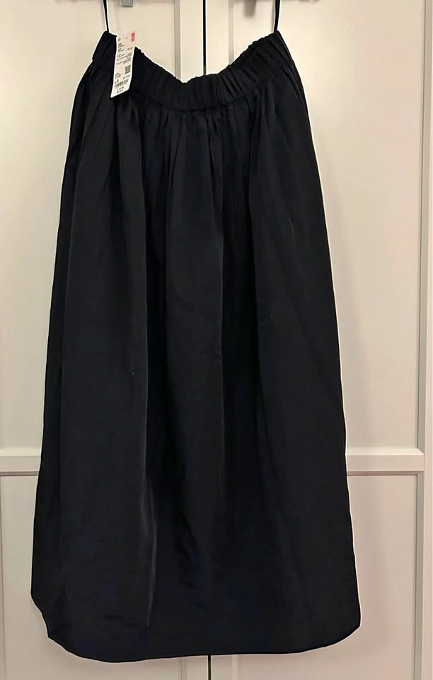 Uniqlo long skirt navy brand new with tags