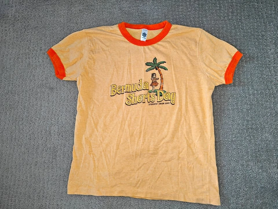 University of Calgary Bermuda Shorts Day BSD Shirt - Fits Small