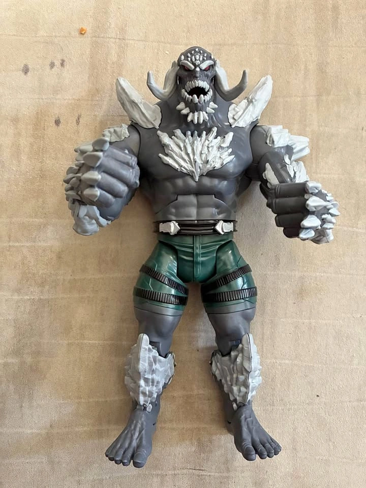 Doomsday Build-A-Figure (BAF) Mattel DC Universe Classics